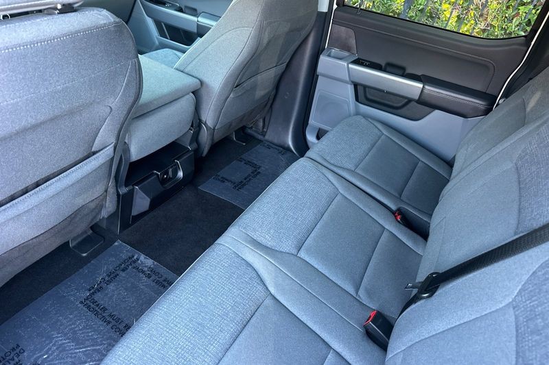 Ford F-150 Vehicle Full-screen Gallery Image 14
