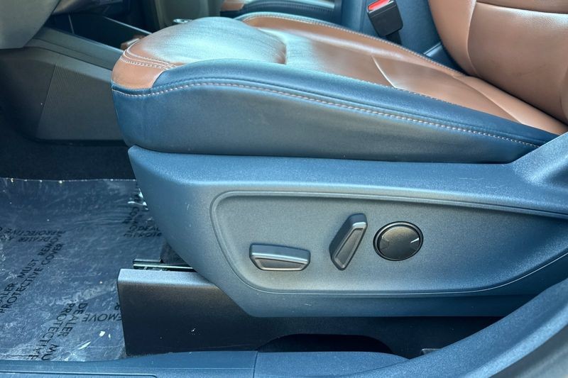 Ford Maverick Vehicle Full-screen Gallery Image 13