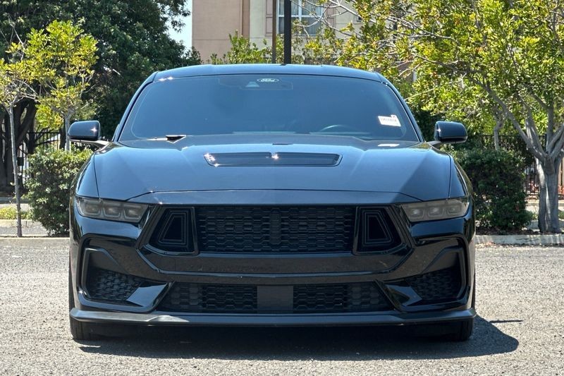 Ford Mustang Vehicle Full-screen Gallery Image 09