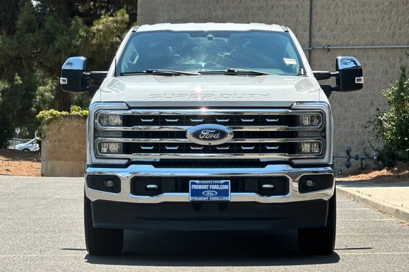 Ford F-250SD Vehicle Full-screen Gallery Image 09