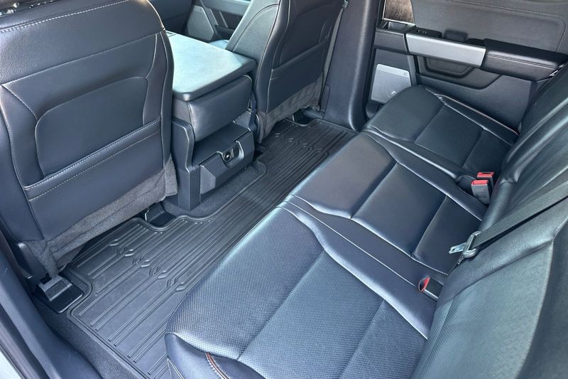 Ford F-250SD Vehicle Full-screen Gallery Image 14