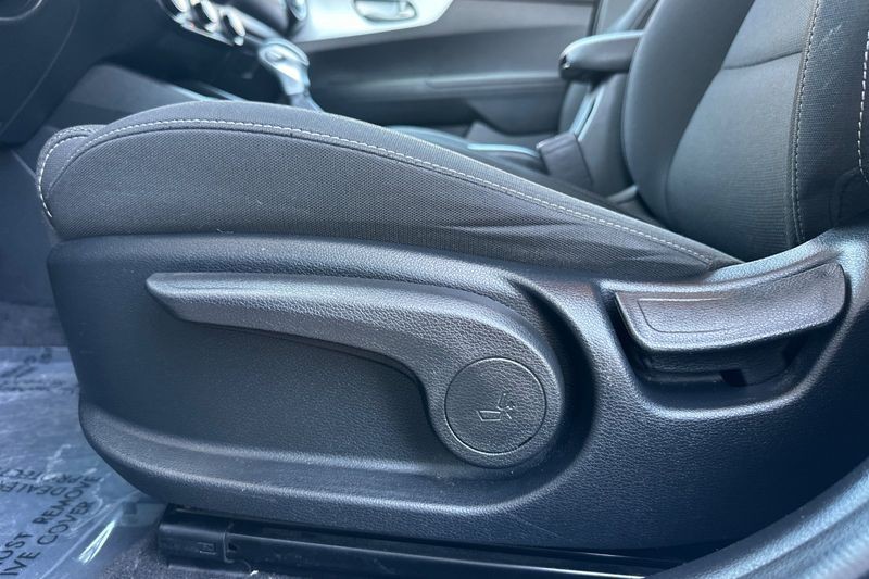Kia Forte Vehicle Full-screen Gallery Image 13
