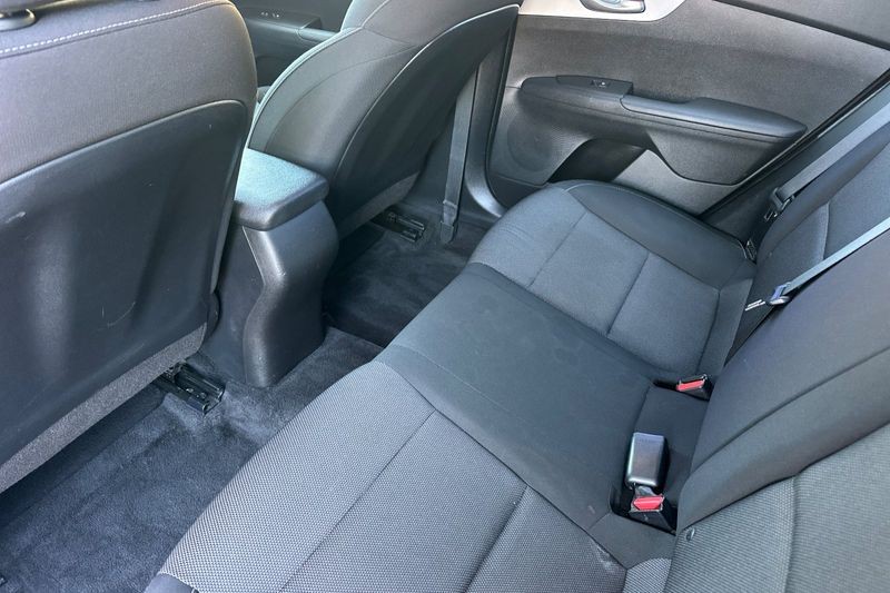 Kia Forte Vehicle Full-screen Gallery Image 14