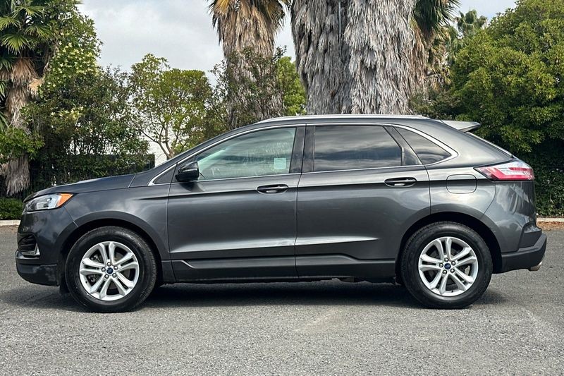 Ford Edge Vehicle Full-screen Gallery Image 07