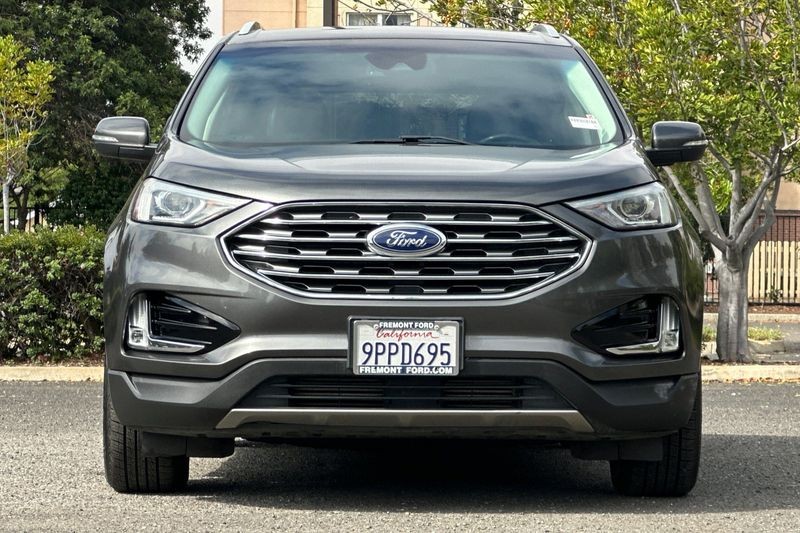 Ford Edge Vehicle Full-screen Gallery Image 09
