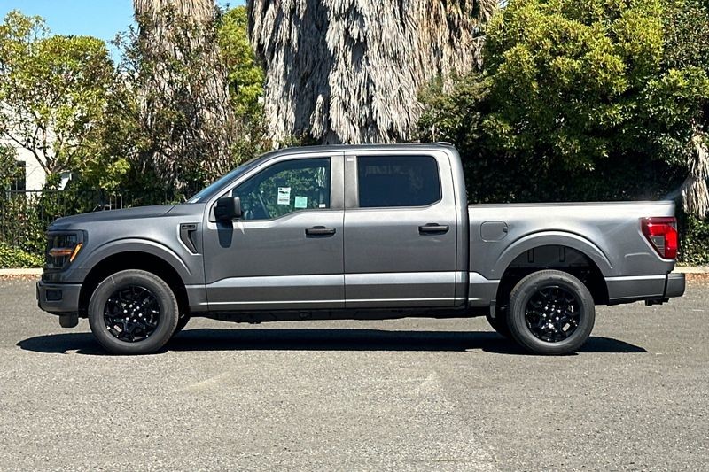 Ford F-150 Vehicle Full-screen Gallery Image 06