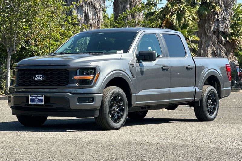 Ford F-150 Vehicle Full-screen Gallery Image 07