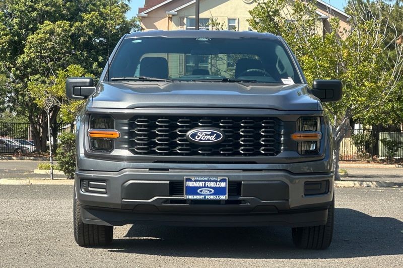 Ford F-150 Vehicle Full-screen Gallery Image 08