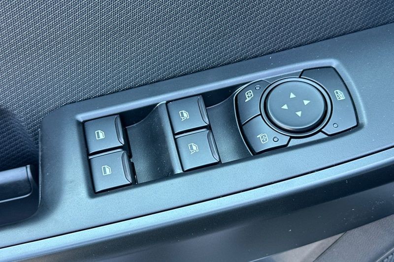 Ford F-150 Vehicle Full-screen Gallery Image 11