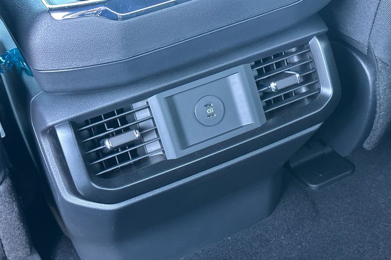 Ford F-150 Vehicle Full-screen Gallery Image 13