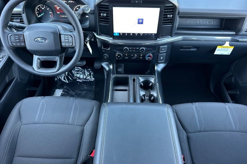 Ford F-150 Vehicle Full-screen Gallery Image 14