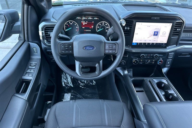 Ford F-150 Vehicle Full-screen Gallery Image 15