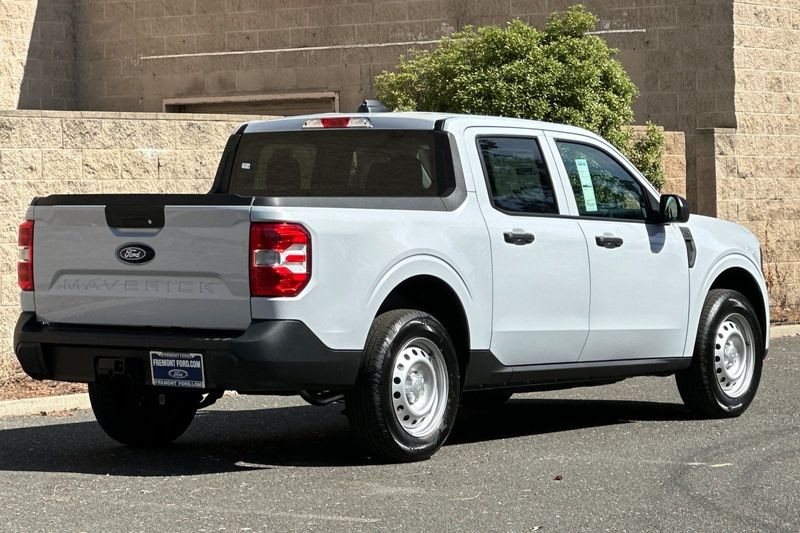 Ford Maverick Vehicle Full-screen Gallery Image 03