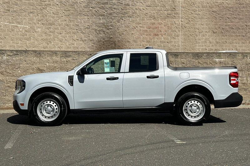 Ford Maverick Vehicle Full-screen Gallery Image 06