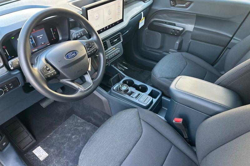 Ford Maverick Vehicle Full-screen Gallery Image 09