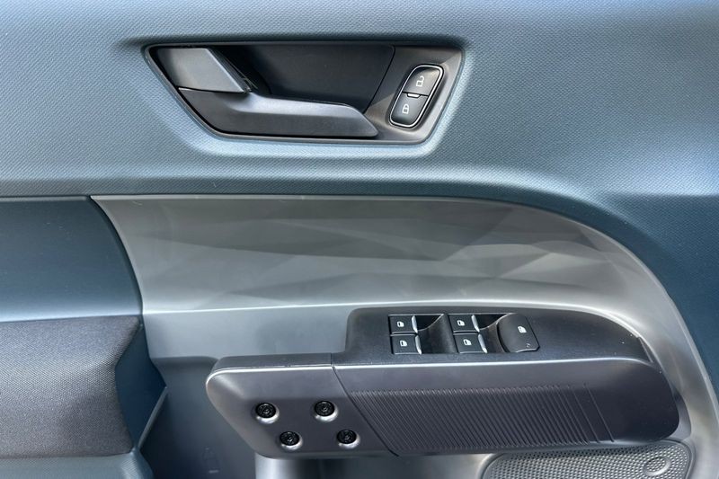 Ford Maverick Vehicle Full-screen Gallery Image 10
