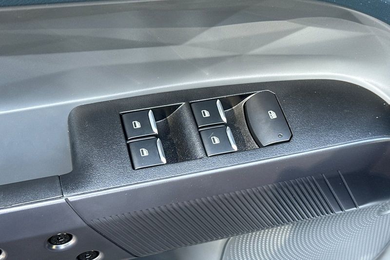 Ford Maverick Vehicle Full-screen Gallery Image 11