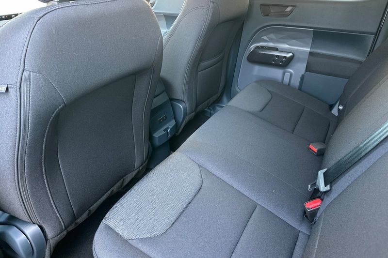 Ford Maverick Vehicle Full-screen Gallery Image 12