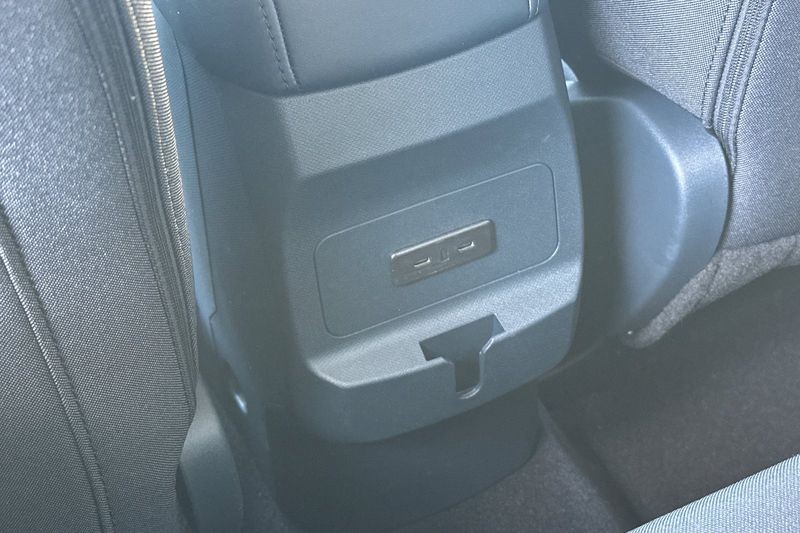 Ford Maverick Vehicle Full-screen Gallery Image 13