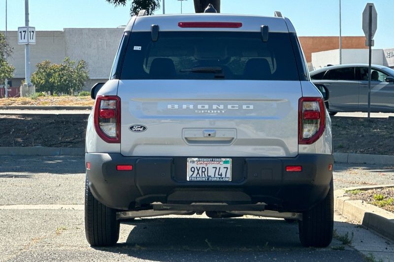 Ford Bronco Sport Vehicle Full-screen Gallery Image 04