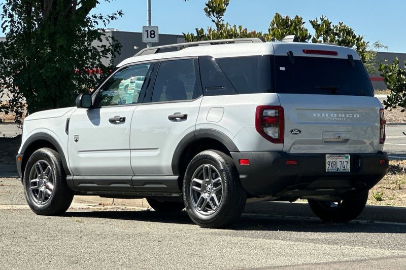Ford Bronco Sport Vehicle Full-screen Gallery Image 05