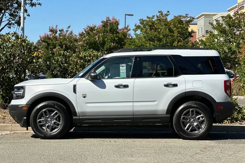 Ford Bronco Sport Vehicle Full-screen Gallery Image 06