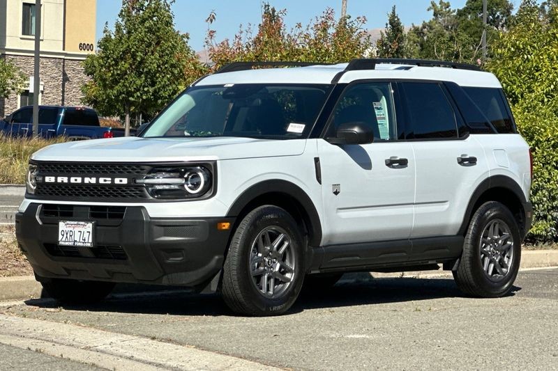 Ford Bronco Sport Vehicle Full-screen Gallery Image 07