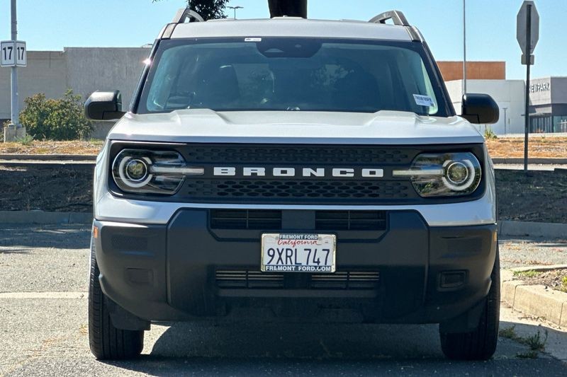Ford Bronco Sport Vehicle Full-screen Gallery Image 08