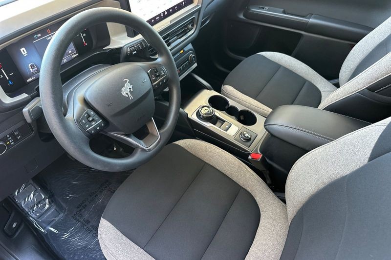 Ford Bronco Sport Vehicle Full-screen Gallery Image 09