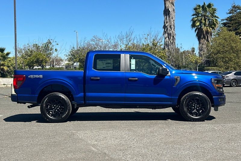 Ford F-150 Vehicle Full-screen Gallery Image 02