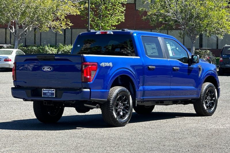 Ford F-150 Vehicle Full-screen Gallery Image 03