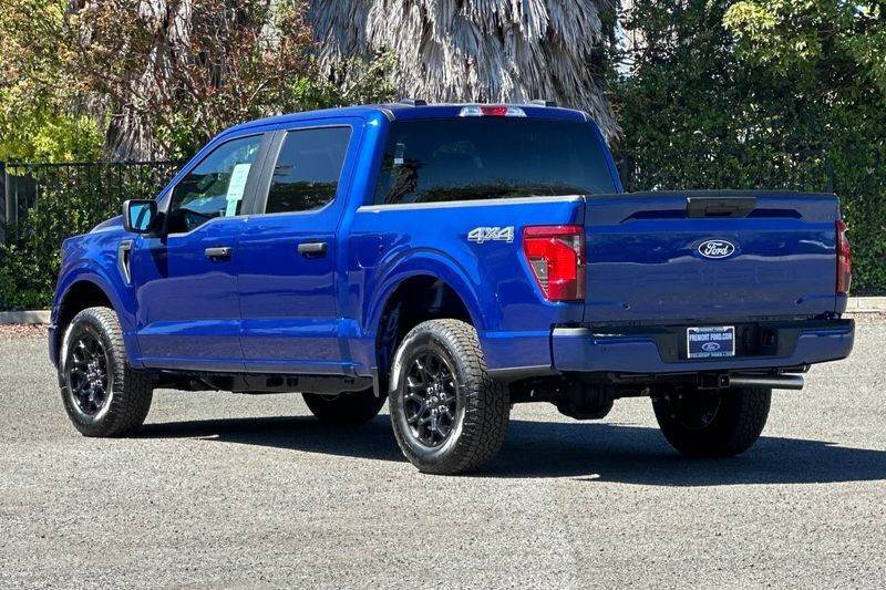 Ford F-150 Vehicle Full-screen Gallery Image 05