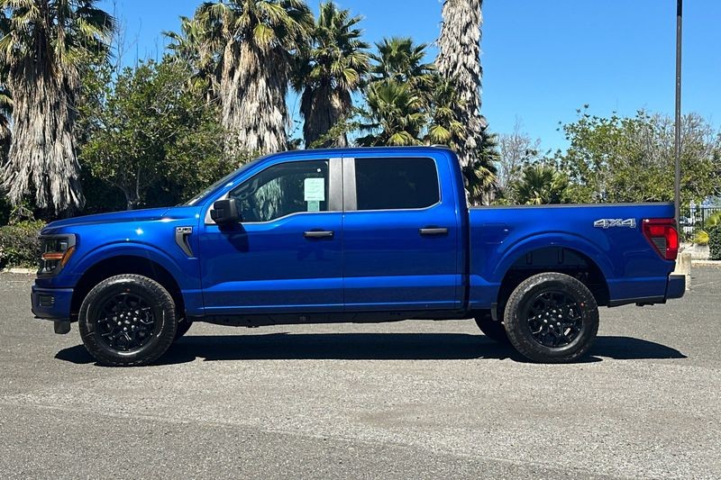 Ford F-150 Vehicle Full-screen Gallery Image 06