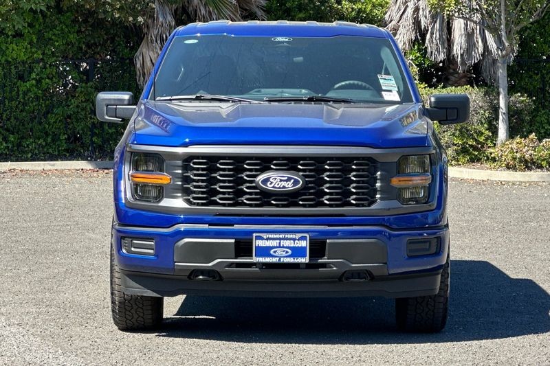 Ford F-150 Vehicle Full-screen Gallery Image 08