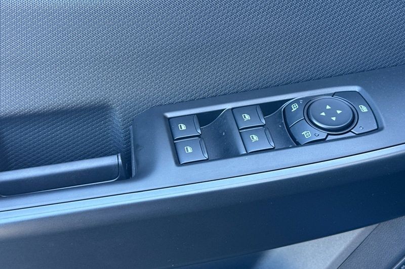 Ford F-150 Vehicle Full-screen Gallery Image 11