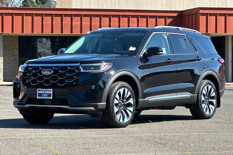 Ford Explorer Vehicle Full-screen Gallery Image 07
