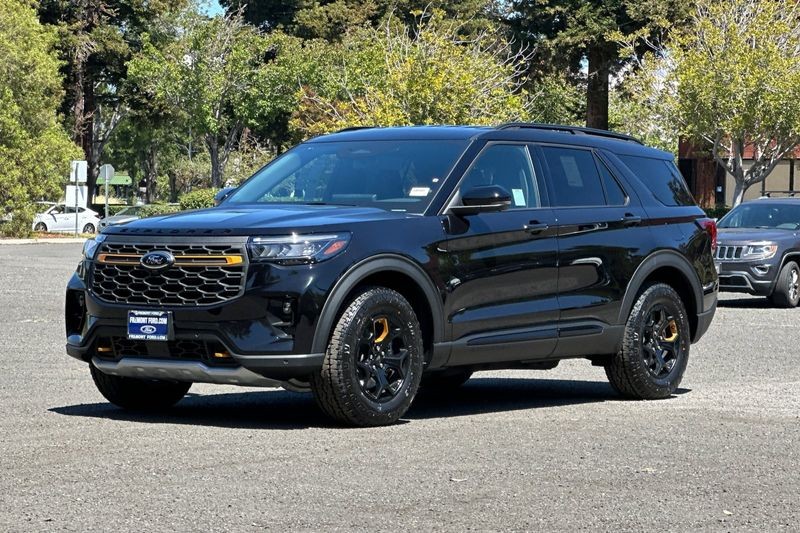 Ford Explorer Vehicle Full-screen Gallery Image 07