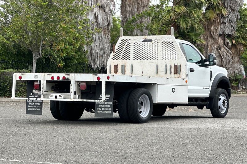 Ford F-450SD Vehicle Full-screen Gallery Image 03