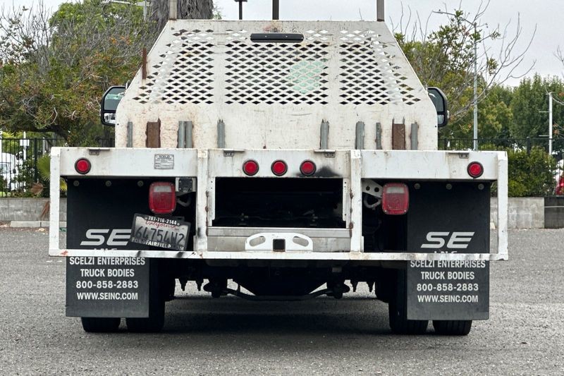 Ford F-450SD Vehicle Full-screen Gallery Image 04