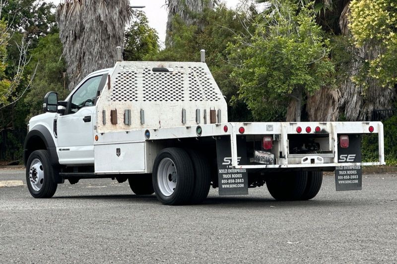 Ford F-450SD Vehicle Full-screen Gallery Image 05