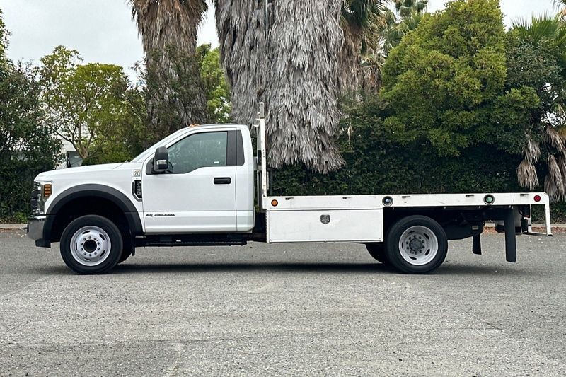 Ford F-450SD Vehicle Full-screen Gallery Image 06