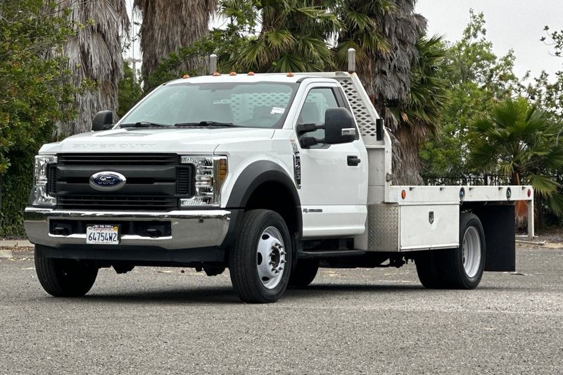 Ford F-450SD Vehicle Full-screen Gallery Image 07