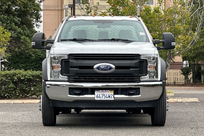 Ford F-450SD Vehicle Full-screen Gallery Image 08