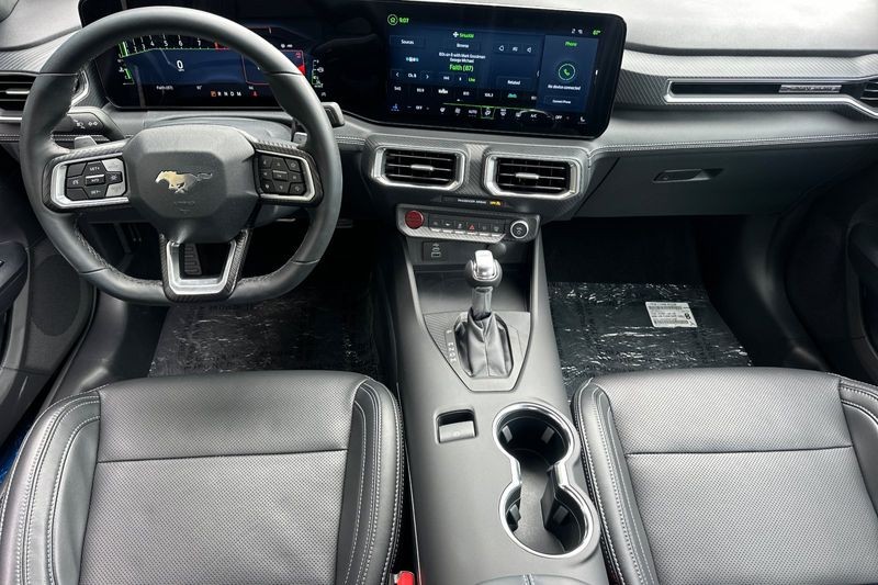 Ford Mustang Vehicle Full-screen Gallery Image 15