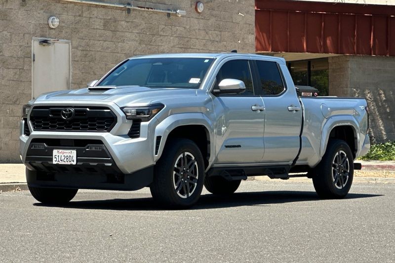 Toyota Tacoma Vehicle Full-screen Gallery Image 08