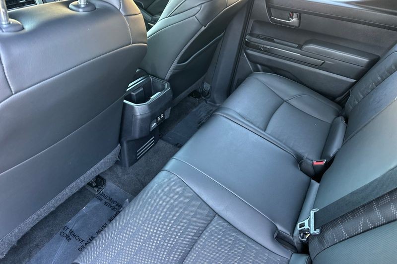 Toyota Tacoma Vehicle Full-screen Gallery Image 14
