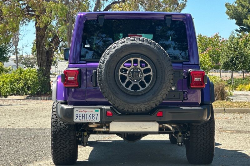 Jeep Wrangler Vehicle Full-screen Gallery Image 04