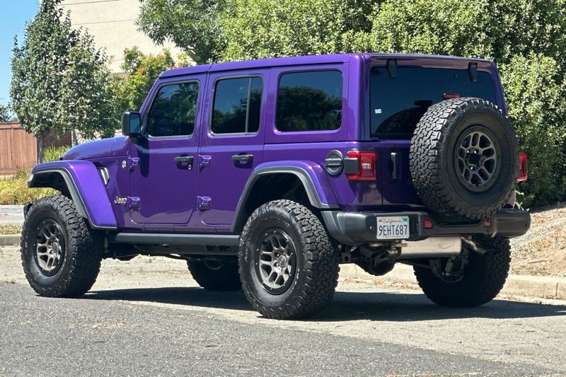Jeep Wrangler Vehicle Full-screen Gallery Image 05