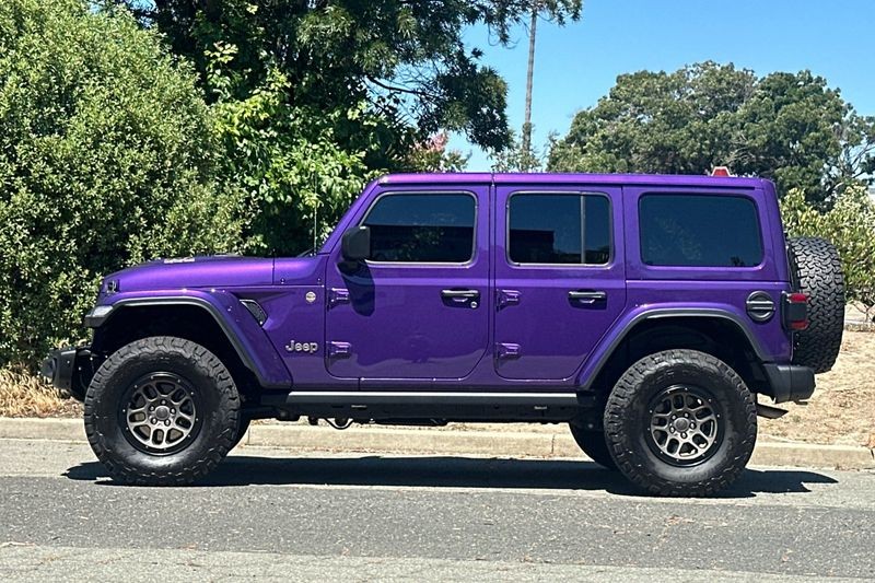 Jeep Wrangler Vehicle Full-screen Gallery Image 07