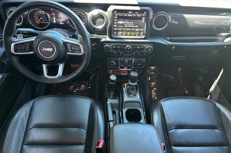 Jeep Wrangler Vehicle Full-screen Gallery Image 15